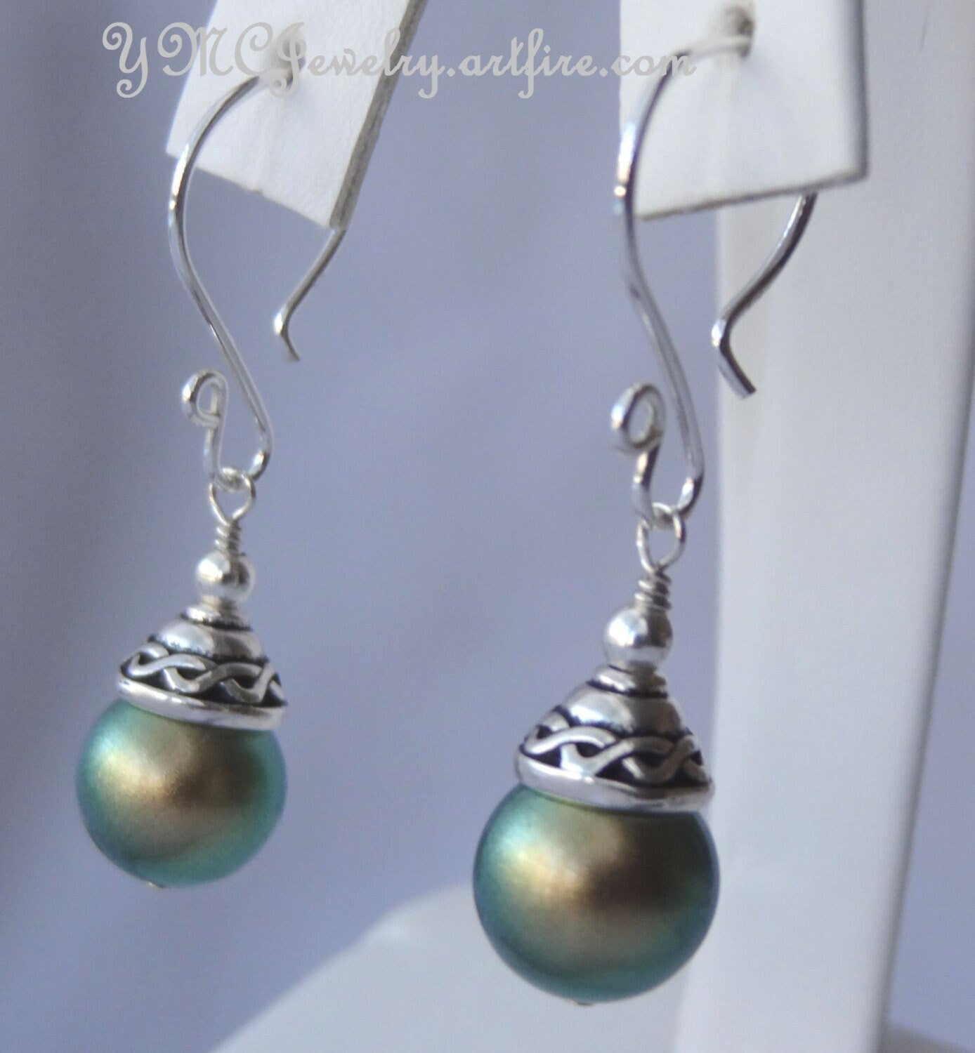 Sterling Silver Pearl Green Celtic Earrings,Irish Earrings,St. Patrick's Day,Dainty Celtic Earrings,Celtic Earrings,Pearl Celtic Earrings