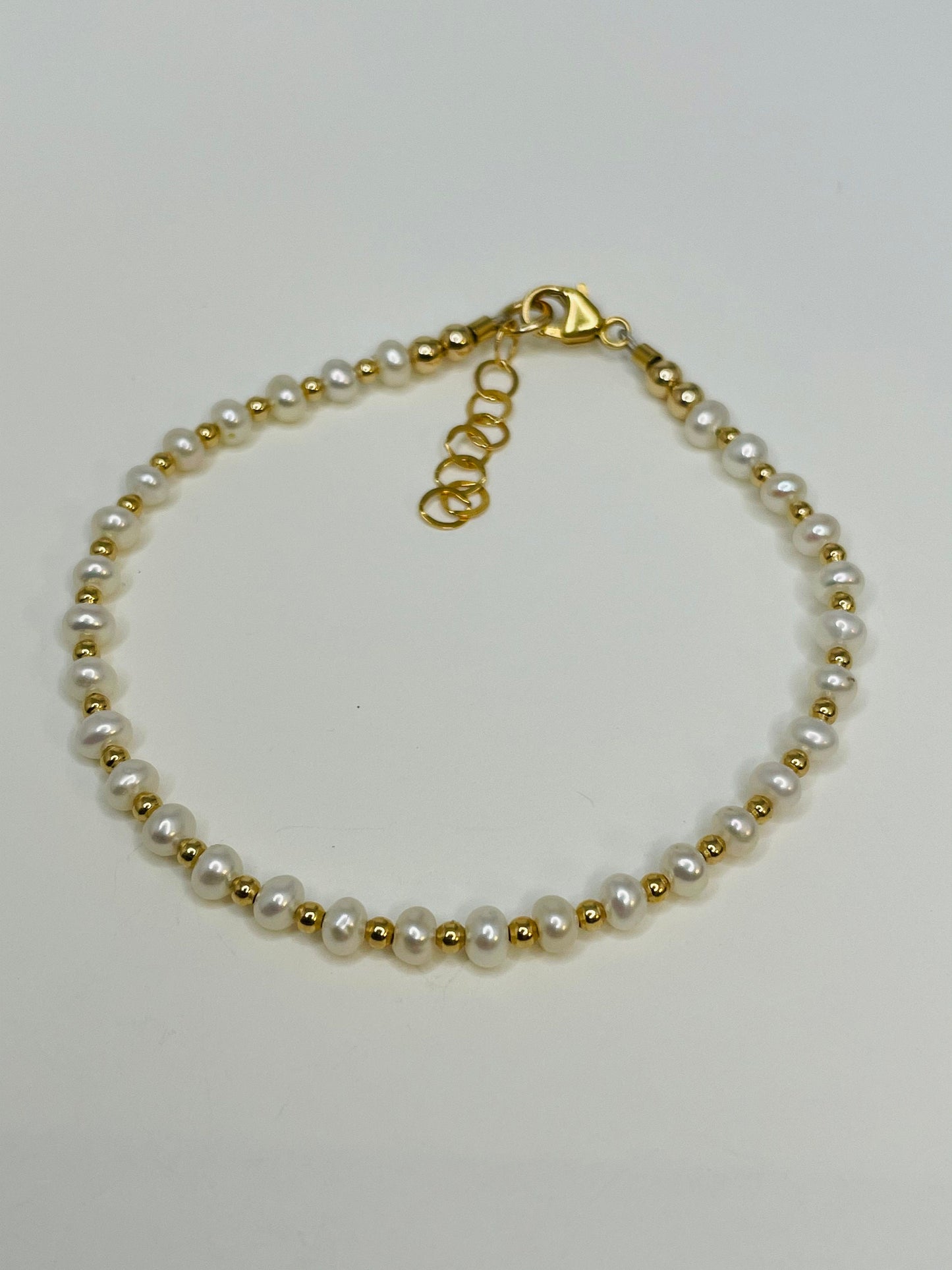 Gold Pearl Stackable Toddler Bracelet,Gold Freshwater Pearl Bracelet For Kids Girls,Dainty Pearl Gold Bracelet,Gold Layering Mom Bracelet