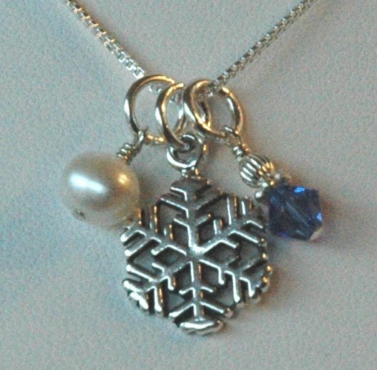 Sterling Silver SNOWFLAKE Charms Necklace, winter wedding snowflake necklace, Pearl snowflake neckace, Bridesmaid Jewelry